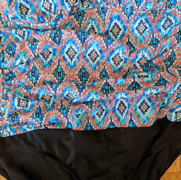 Jantzen Geometric Swimsuit - Picture 4 of 7